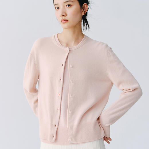 东黎 • 复苏的呼吸 玉露逢春 山羊绒女士柔软亲肤百搭必备圆领开衫 6023 商品图8