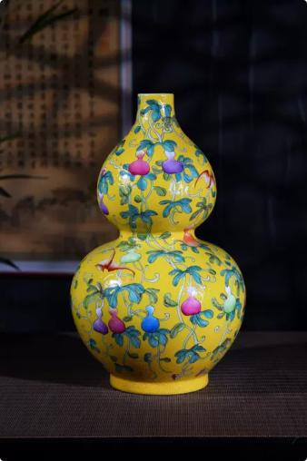 黄地扒花《福禄安康》葫芦瓶 商品图0