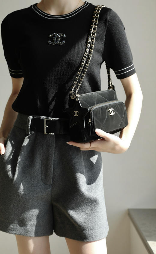 香奈儿 25N全新Coco Neige滑雪系列 星星挂饰相机包黑色（LZ） 商品图7