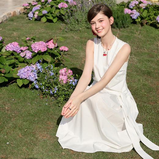 三彩独醒2026春季新款花苞连衣裙圆领无袖A字裙绑带设计感F 商品图1