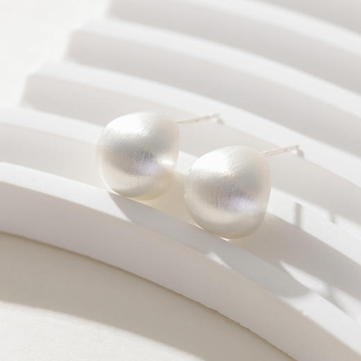 三彩2026新款镀银豆耳钉银针养耳女耳饰极简通勤拉丝小众时尚 商品图1