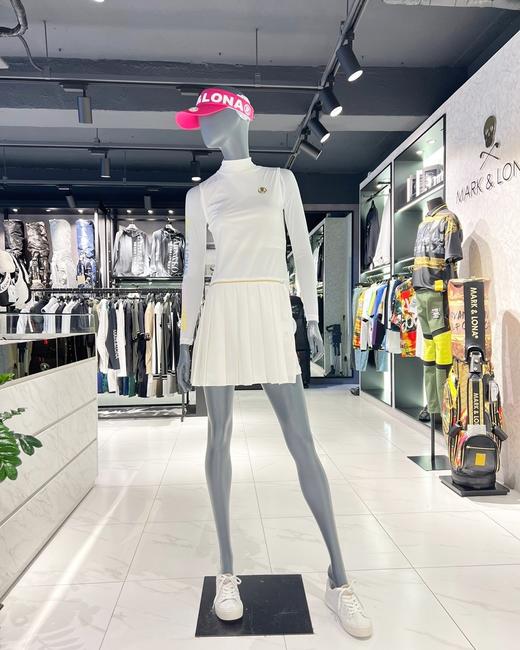 M&L春夏新款女士两件式连衣裙来了！原厂面料清爽怡人，非常显年轻的两件式连衣裙，🇰🇷工艺镭射印花，颜色明艳，搭配金色拉链，点睛之笔，百褶裙摆带来青春活力，轻量级内搭防晒长袖实用，春夏初秋均可穿！ 商品图4