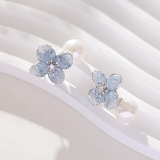 三彩2026新款蓝色花朵渐变仿水晶耳钉合成锆石养耳出游通勤耳饰 商品图2