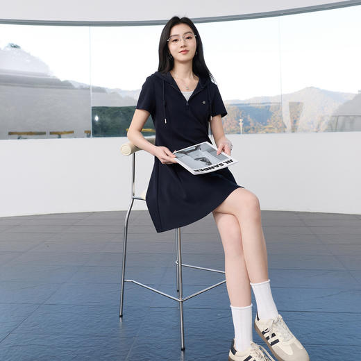 三彩2026春季新款假两件连帽连衣裙A字裙休闲短袖收腰短裙S 商品图3