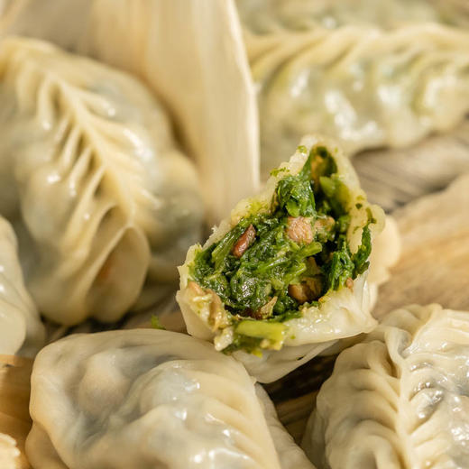 海菜包子| 用长岛渤海湾里的各种野生海菜和海鲜为原料，纯手工包制，鲜香美味又营养，轻微化冻不影响，到货立即冷冻即可，8只/袋，极客严选⭐️顺丰空运 商品图3
