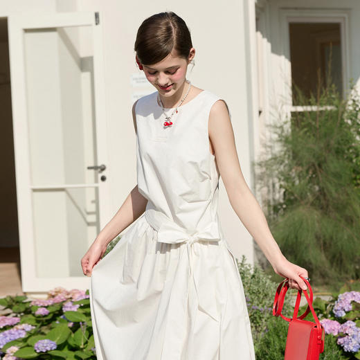 三彩独醒2026春季新款花苞连衣裙圆领无袖A字裙绑带设计感F 商品图2