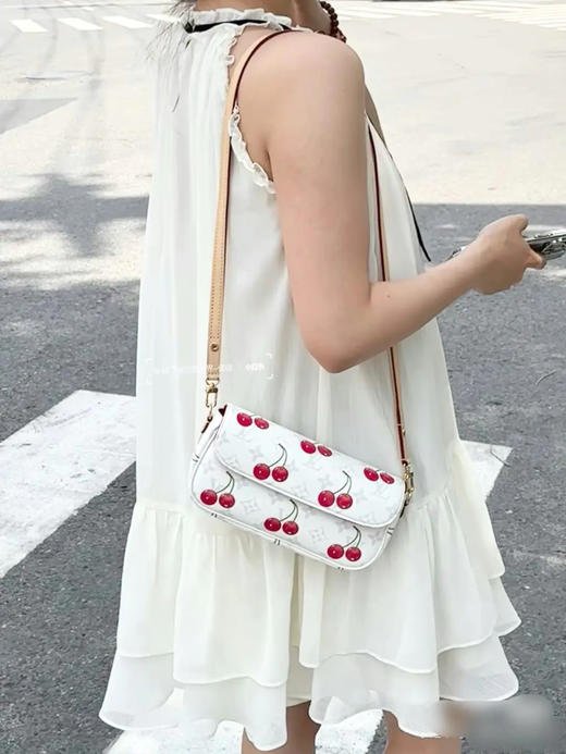 LV Ivy 白色 樱桃 村上隆联名 腋下包 商品图3