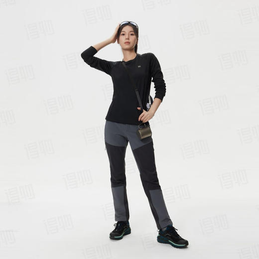 原单正品KOLON 女款荔枝绒卫衣
收腰设计  黑色 米色  两个颜色可以选择
袖口有logo  整体显得很高级。
尺码S-XL
清货特价 商品图1