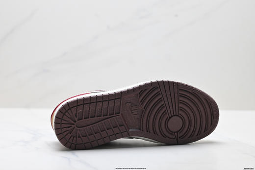 耐克乔丹Air Jordan 1低帮休闲运动板鞋IR7600-211男女鞋 商品图8