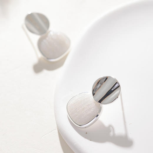 三彩2026新款S925银针几何耳环珠光滴釉工艺简约现代风通勤耳饰女 商品图1