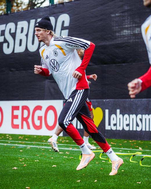 小李子ADIDAS阿迪达斯德国球员版半拉链长袖训练服成人男JZ4582 商品图2