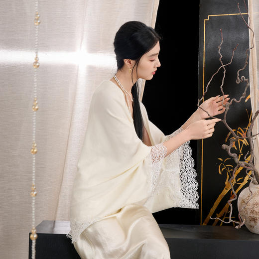 三彩2026新款【国风系列】外搭针织披肩蕾丝简约慵懒高级时尚 商品图4