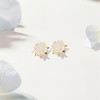 三彩2026新款法式仙气珠光立体花朵耳钉s925银轻奢优雅约会女 商品缩略图2