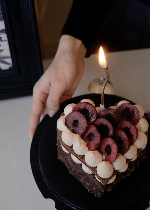 【情人节限定】爱本身就是礼物 车厘子巧克力梦龙脆皮心形蛋糕 商品图3