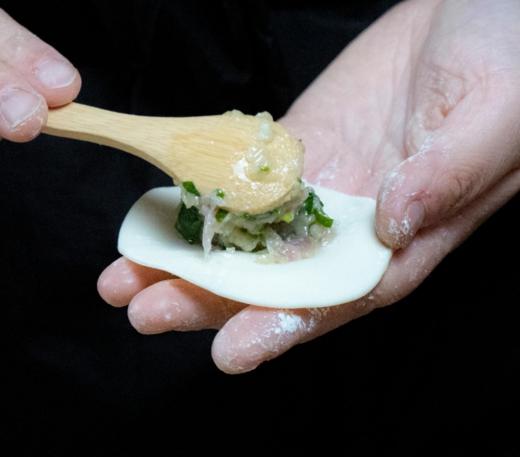 胶东特色鲅鱼馅 | 精选深海野生新鲜大鲅鱼，手工剔刺，绞成细腻鱼糜。两种规格： 纯鲅鱼馅+黑猪肉鲅鱼馅，可以包饺子，也可以做鲅鱼丸汤，一盒500g。⭐️顺丰快递 商品图11