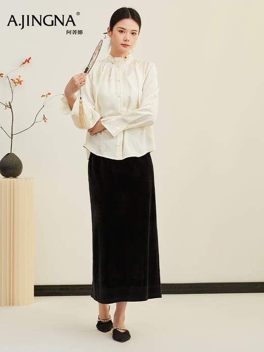 【新中式】阿菁娜春季新款新中式丝绒半身裙承袭旗袍马面裙线条温润如玉光泽 F31C213001 商品图4