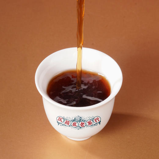 压箱底世代箱传茶  2020班章大树茶 普洱熟茶 珍藏版礼盒  520克/盒 商品图3