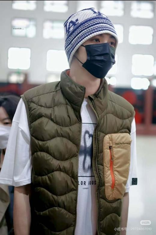 一店d 来‼️‼️福利 𝐏𝐞𝐚𝐤 𝐩𝐞𝐫𝐟𝐨𝐫𝐦𝐚𝐧𝐜𝐞壁克峰羽绒马甲 亏本回资金  年底就是不考虑成本
赔钱出！ 商品图7