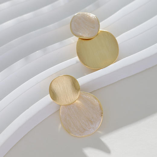 三彩2026新款哑光交叠双圆形耳环银针拉丝通勤约会女简约镀金 商品图2