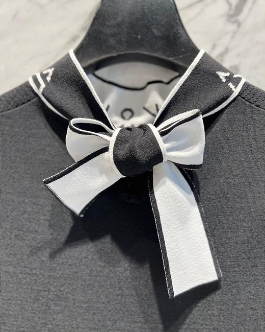 ML家新款女士无袖针织上衣来了！浪漫夏日新品，虽然立秋了但气温依然是炎热，这款时尚动感提花背心上衣依然是YYDS！很有小心机的背后蝴蝶结绑带设计搭配立领，青春活力又有小性感！ 商品图1