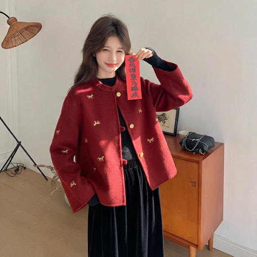 「自」全新升级【铂金会员413/天猫559/差价146】(15604)洛诗琳新年本命年红色双面羊毛外套2026新款中国风刺绣毛呢外套 商品图1
