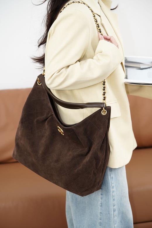 香奈儿 26C 早春新款 嬉皮hobo MAXI 麂皮棕（LZ） 商品图4