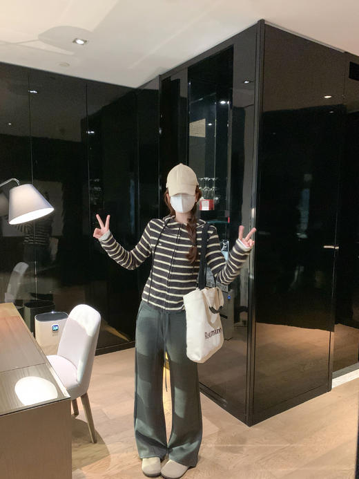 <曾小咸推荐> 2.19 现货秒杀 ！微信超特价！4色韩系灰直筒休闲裤 日常189.99 立减110 秒杀79.99！！长袖t恤 秒杀69.99！！ 商品图9