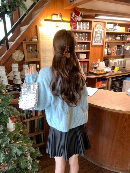 <曾小咸推荐> 2.18 现货秒杀 ！微信超特价！韩系v领短款针织衫 日常189.99 立减100 秒杀89.99！！ 半裙 秒杀79.99！！ 商品图5