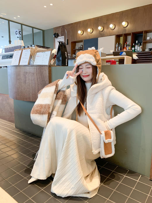 <曾小咸推荐>2.18现货秒杀 ！微信超特价！韩系羊羔毛连帽马甲 日常259.99 立减150 秒杀109.99！！ 商品图6