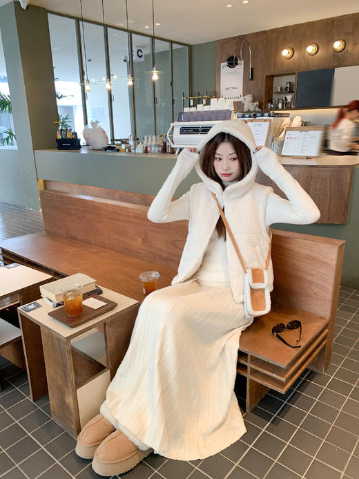 <曾小咸推荐>2.18现货秒杀 ！微信超特价！韩系羊羔毛连帽马甲 日常259.99 立减150 秒杀109.99！！ 商品图9