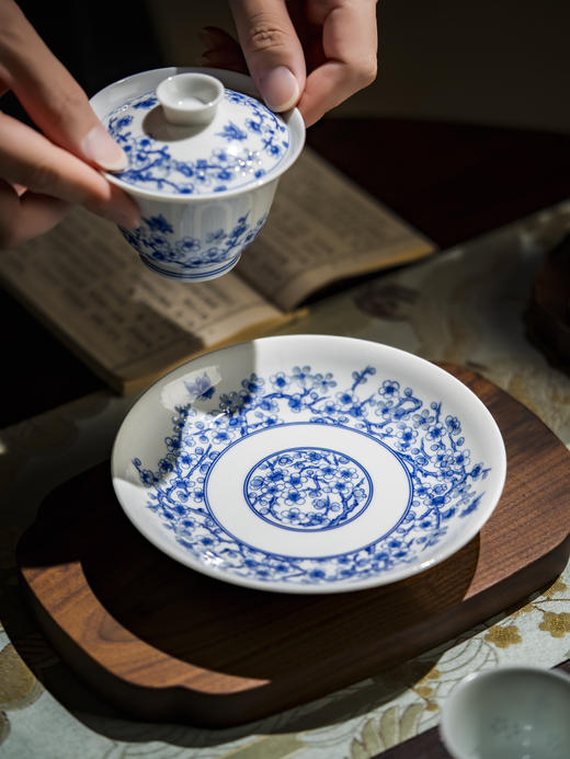 富玉窑  景德镇青花玲珑蝶舞春桃盖碗茶杯主人杯高档功夫泡茶具套装 商品图3