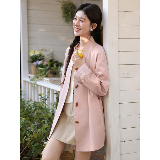 鹿向南「粉蝶漫春」半高领气质粉色风衣春季新款时尚中长款外套女 商品图1