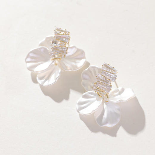 三彩2026新款花瓣流苏耳环银针女耳饰轻奢锆饰约会晚宴送礼 商品图2