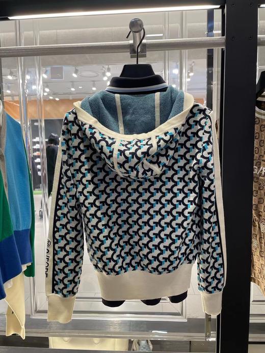 G家新款秋冬女士提花针织带帽外套来了！市场高品质❗️客供定制对版混涤配美丽诺羊毛纱线，客供高品质辅料，高密度提花针织更有质感，拉链带帽设计显得很乖，有微微的垂感上身肩背特别纤薄！ 商品图2