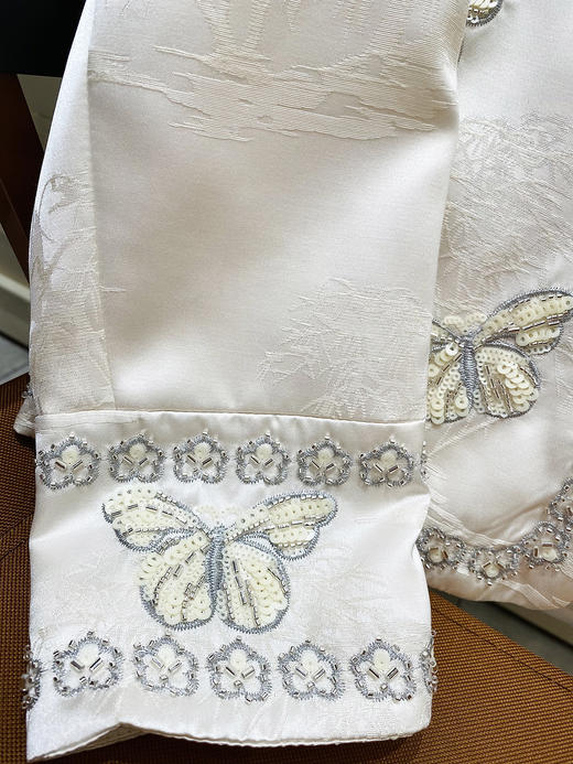 「自」全新升级【铂金会员395/天猫529/差价134】(05511)洛诗琳新中式复古亮片绣花外套2026新款高级感轻奢显瘦国风上衣 商品图4