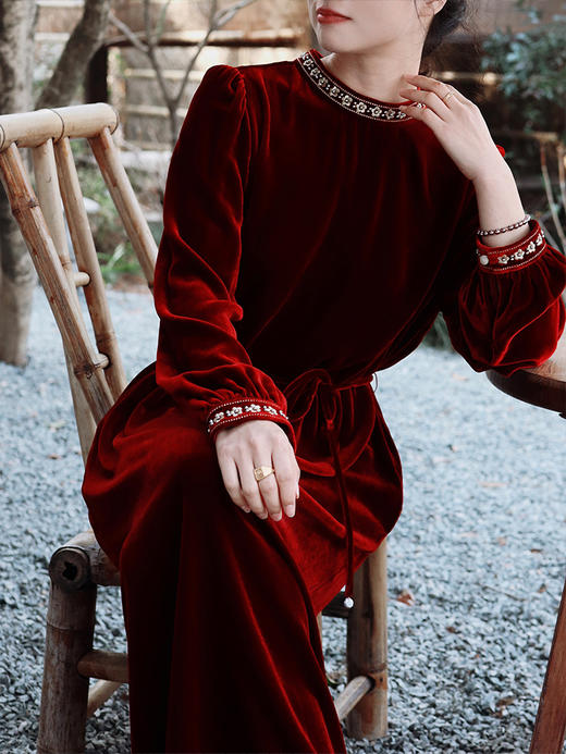 【100%桑蚕丝】 真丝丝绒长裙   过年约会、参加各种聚餐聚会总要一件能撑场面的裙子，这几条裙子藏肉显瘦不紧绷  自带优雅和贵气 商品图6