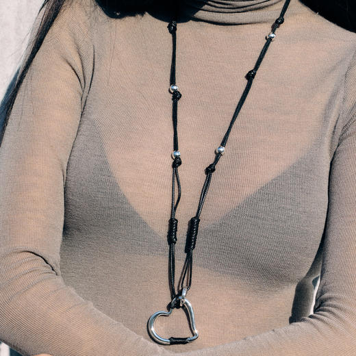 【N24036-s】alodia.co 暗涌镂空爱心吊坠蜡绳编织毛衣链项链 高级感小众长期主义百搭RJ136 商品图5