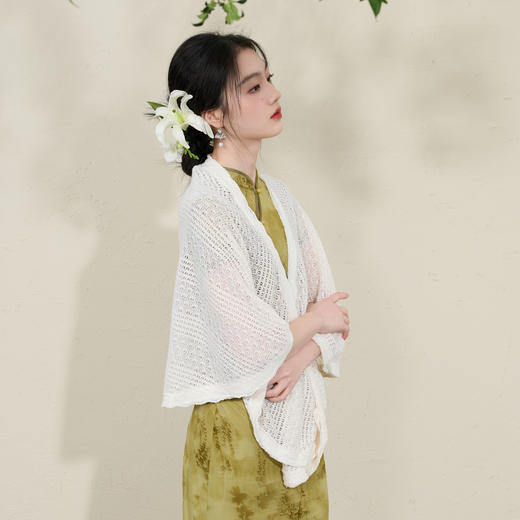 三彩2026新款国风镂空针织披肩外搭米白蕾丝花边温柔茶歇写真宽松 商品图1