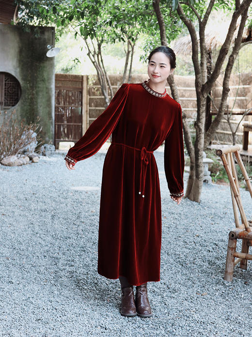 【100%桑蚕丝】 真丝丝绒长裙   过年约会、参加各种聚餐聚会总要一件能撑场面的裙子，这几条裙子藏肉显瘦不紧绷  自带优雅和贵气 商品图5