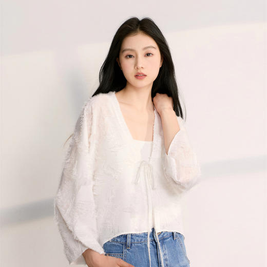 三彩2026新款法式羽毛肌理披肩外搭米白柔美系绳短款仙气氛围约会 商品图1
