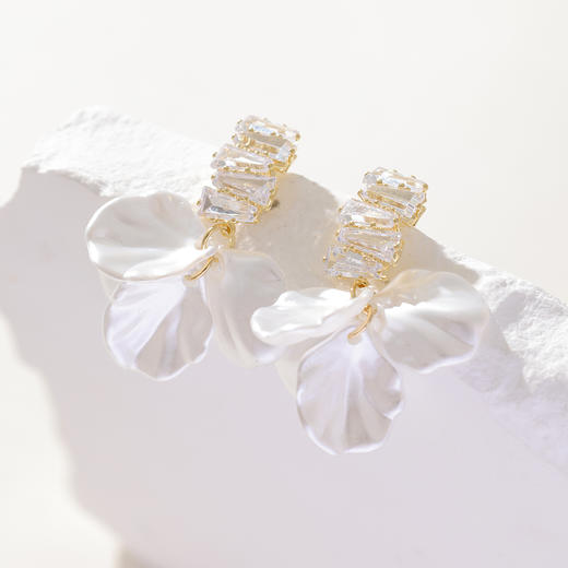 三彩2026新款花瓣流苏耳环银针女耳饰轻奢锆饰约会晚宴送礼 商品图1