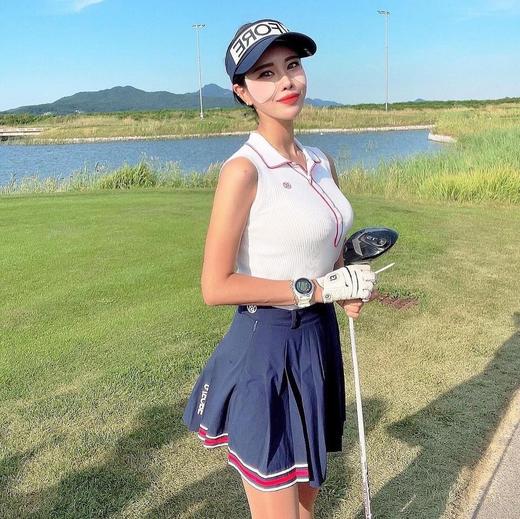 G家新款女士无袖修身POLO针织衫来了！气质爆棚，别说我没有告诉你！非常百搭，运动休闲搭配短裙长裤，时髦又优雅！天气乍寒配个打底衣或作为内搭，气质温柔，修身不紧身，显瘦遮肉！ 商品图3