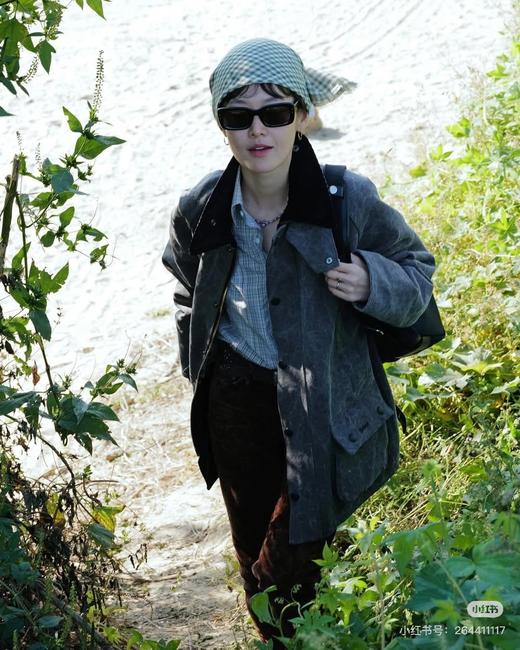 一店d 𝐁𝐚𝐫𝐛𝐨𝐮𝐫×𝐍𝐨𝐚𝐡工装夹克安排 马思纯同款 作为它们之间的第五次联名简直把配色调到了新高度，绝美！超好看 厚重的全棉外壳、类似刺子布的质感、特殊的染色工艺 商品图12