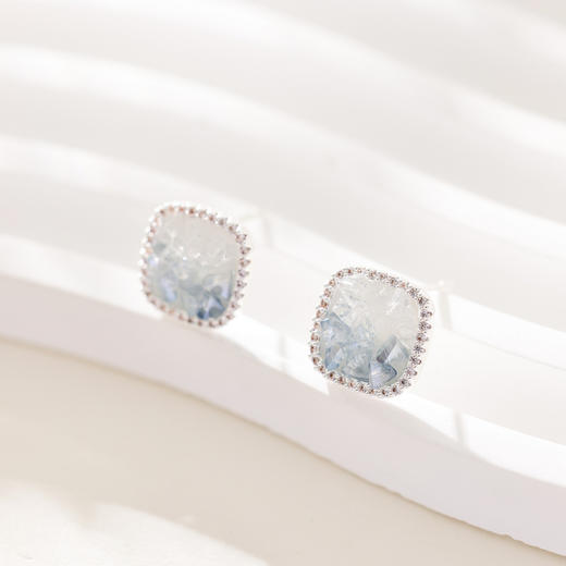 三彩2026新款轻奢方形渐变仿水晶耳钉合成锆石出游通勤约会耳饰女 商品图4