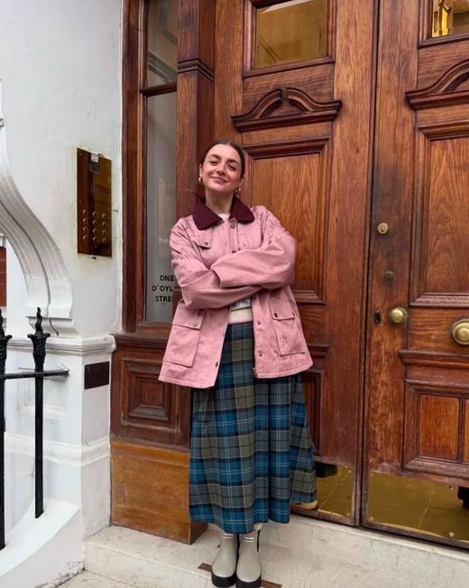 一店d 𝐁𝐚𝐫𝐛𝐨𝐮𝐫×𝐍𝐨𝐚𝐡工装夹克安排 马思纯同款 作为它们之间的第五次联名简直把配色调到了新高度，绝美！超好看 厚重的全棉外壳、类似刺子布的质感、特殊的染色工艺 商品图11