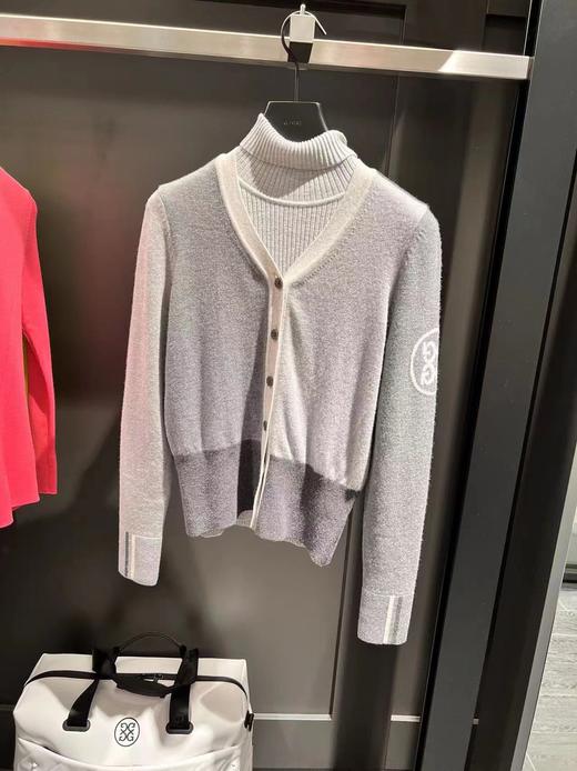 G4家秋冬高级灰羊毛女士针织开衫来了！高级灰真的把气质拿捏住了！浅灰深灰的碰撞，很温油又很有气质的设计，真心美cry！短款很显高显瘦，内里穿T恤或者高领打底均可，配裙子学院风，配裤子又很飒！ 商品图1