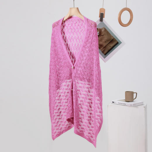 三彩2026新款镂空针织披肩外搭牛角扣门襟轻通勤松弛廓形氛围逛街 商品图3