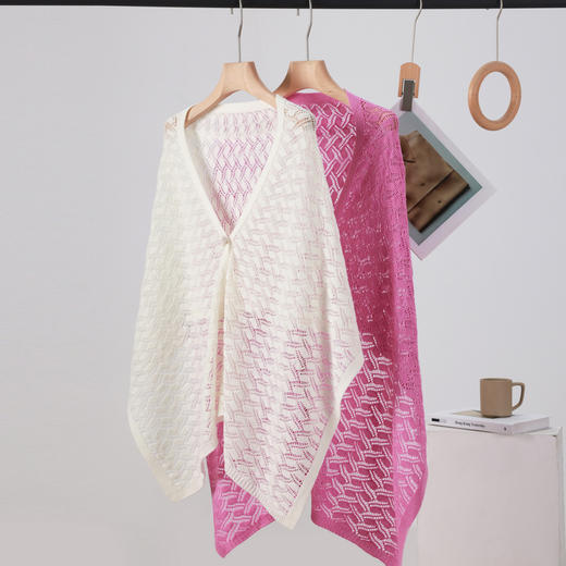 三彩2026新款镂空针织披肩外搭牛角扣门襟轻通勤松弛廓形氛围逛街 商品图4