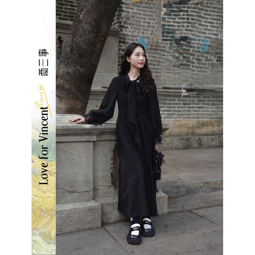 两三事 夜羽叠纱梵高文艺春季新款绣花领带蕾丝拼接灯笼袖连衣裙 商品图0