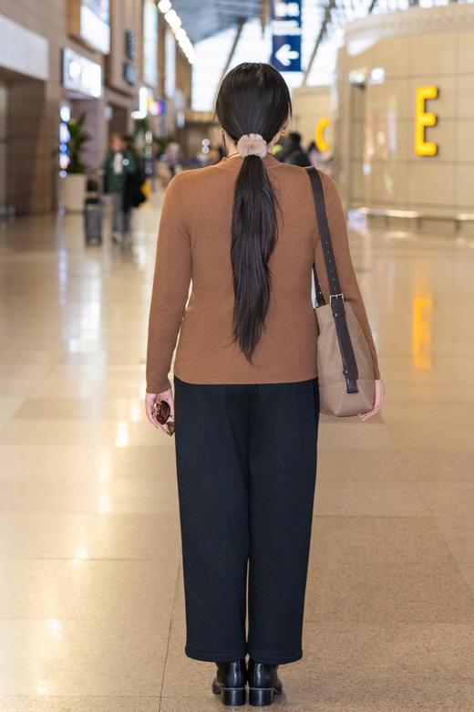 秒拍秒发！现货 ！【🔥萝卜裤】黑白2色可选，松紧腰，垂坠廓形，内层细密短绒，保暖舒适亲肤！面层面料：67%聚酯纤维，14.3%粘纤，7.8%锦纶，7.6%腈纶，3.3%羊毛 商品图7